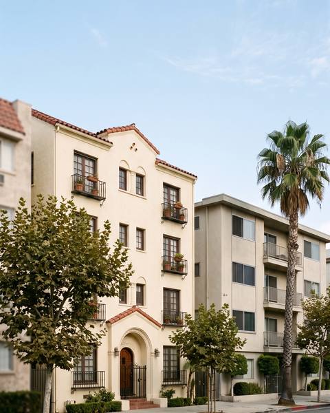 Koreatown apartment building from the 1920s
