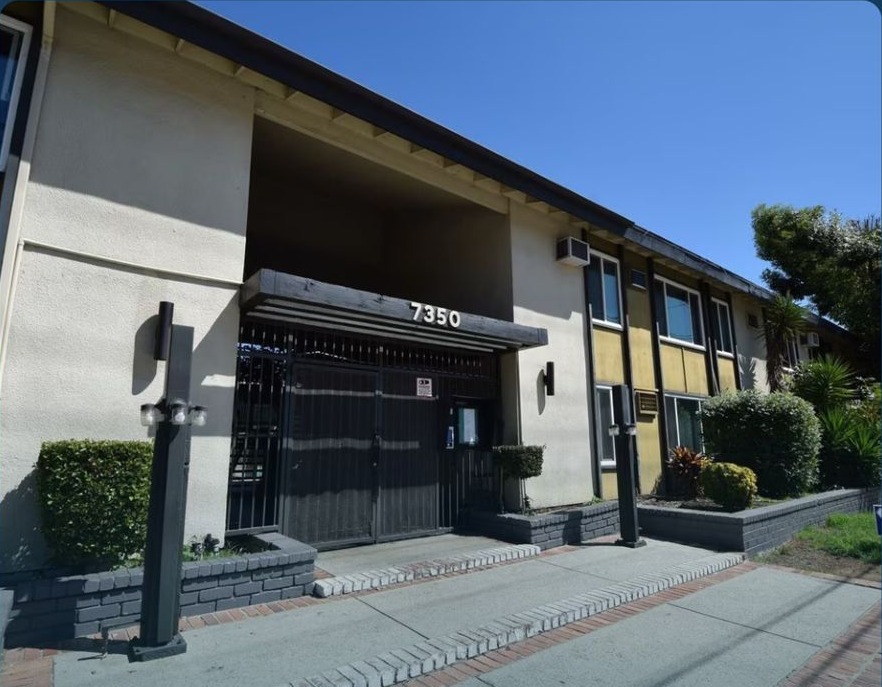 Royal Garden Apartments at 7350 Kester Ave, Van Nuys