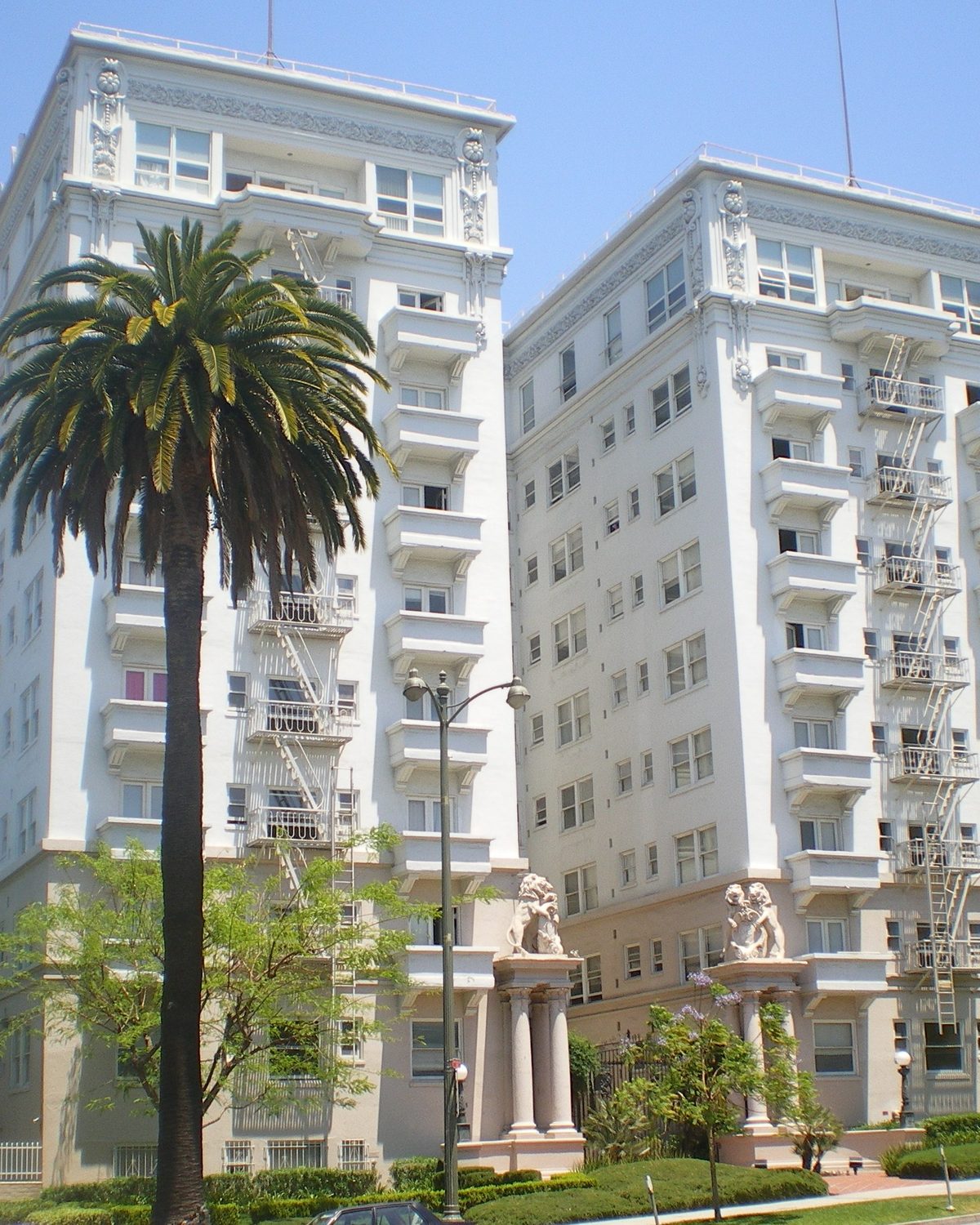 Los Angeles multifamily apartment building — LADWP toilet replacement program